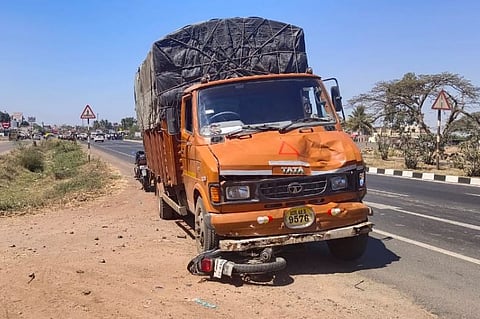 केडगाव : टेम्पोची दुचाकीला जोरदार धडक; दोन जागीच ठार