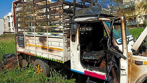 पिकअप जळाली,www.pudhari.news