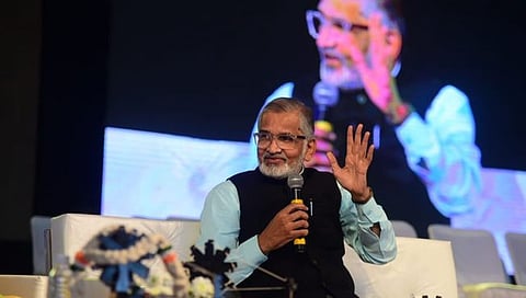 Dr Abhay Bang : मद्य प्रश्नांच्या समस्येला बगल देण्यासाठीच दारूबंदीचा बागुलबुवा – डॉ. अभय बंग