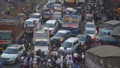 द्वारका चौक वाहतूक कोंडी,www.pudhari.news