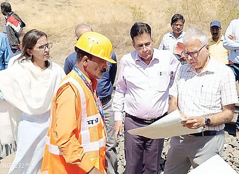 पुणे : रेल्वेच्या महाव्यवस्थापकांची सातारा-पुणे सेक्शनची पाहणी