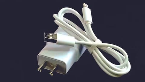 Mobile charger : …म्हणून चार्जरची वायर असते लहान!