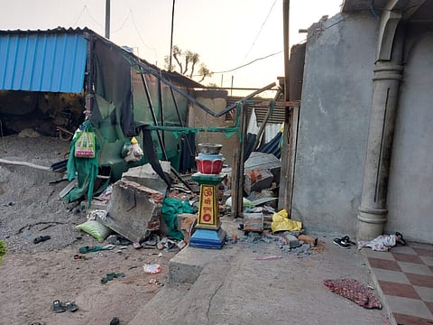 नगर: पडवीवरील सिमेंटची वरांडी पडून चुलता पुतणी जागीच ठार, वेल्हाळे येथील दुर्दैवी घटना