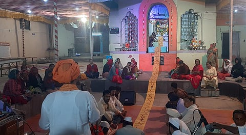 पुणे : कसबे पुण्य – कडूस येथे श्री पांडुरंग राही-रखुमाईची पाऊल घडी पहाण्यासाठी हजारो भाविकांची गर्दी