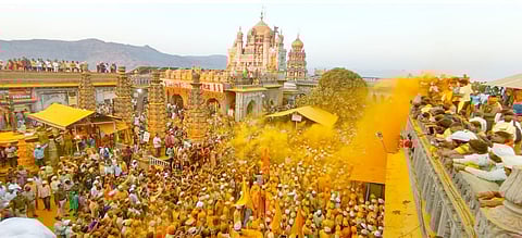 सोमवती अमावस्येनिमित्त जेजुरी गडावर उसळला भक्तांचा महापूर, पहा फोटो