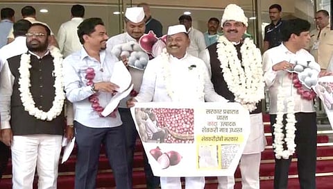 मविआ आमदारांची घोषणाबाजी  