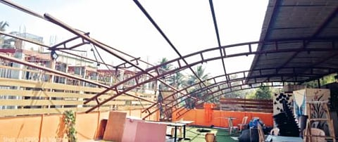 पुणे : वारजे परिसरात हॉटेलच्या अवैध शेडवर कारवाई