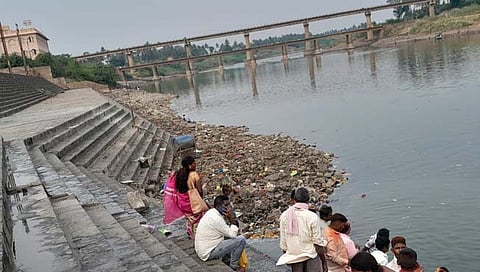 कोल्हापूर: नृसिंहवाडीत कृष्णेची पाणीपातळी खालावली; प्रदूषित पाण्यामुळे आरोग्याचा प्रश्न