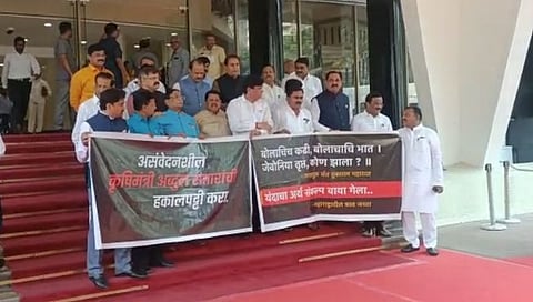 अब्दुल सत्तार यांच्या विरोधात महाविकास आघाडीचे आमदार आक्रमक; राजीनामा देण्याची मागणी