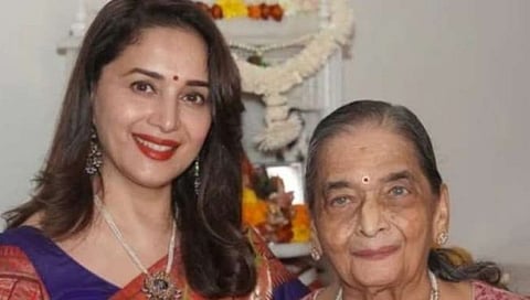 Madhuri Dixit’s mother: बॉलीवूडची धकधक गर्ल माधुरी दीक्षित यांच्या आईचे निधन, ९१ व्या वर्षी घेतला अखेरचा श्वास
