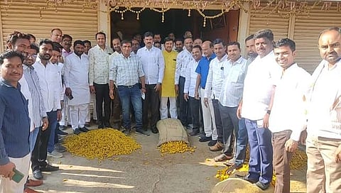 हिंगोली : वसमतमध्ये गुढीपाडव्याच्या मुहूर्तावर हळदीचे सौदे; ७ हजार २११ रूपयांचा भाव