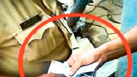 कोल्हापूर : लाचखोरीने पुन्हा ‘खाकी’ डागाळली!