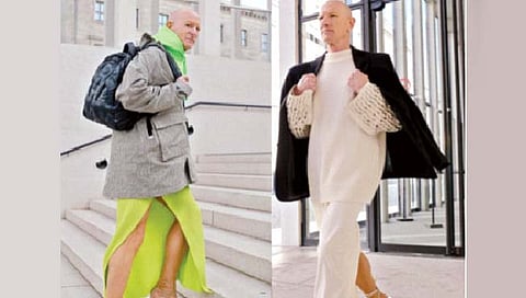 तीन मुलांचा बाप घालतो स्कर्ट आणि हाय हिल्स