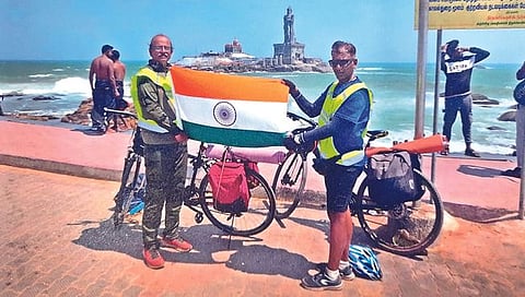 नाशिकच्या सायकलपटूंचा मुंबई ते कन्याकुमारी १७०० किमीचा सागरतट प्रवास