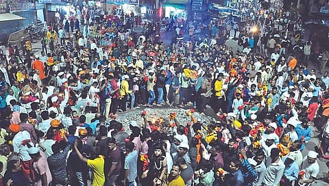 नाशिक : वीरांच्या मिरवणुकांनी गोदाघाट गजबजला