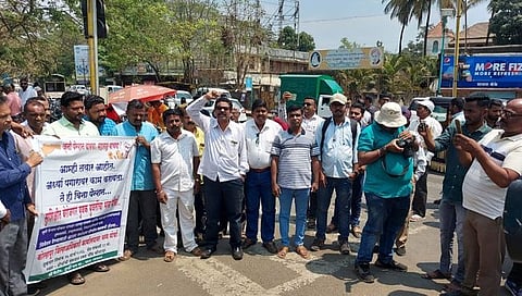 Kolhapur News : तुम्हाला एक, दीड लाख पगार, कशाला हवी पेन्शन, कोल्हापुरात बेरोजगारांनी काढला मोर्चा (व्हिडिओ)