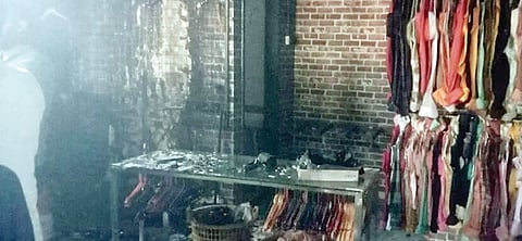 संगमनेरमध्ये कापड दुकानास आग