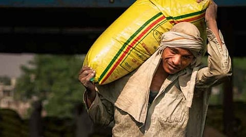 पिंपरी : पोटाची खळगी भरायची की मुलांना शिकवायचं; चिमुरड्यांना शिकविण्यासाठी मजुरांची धडपड