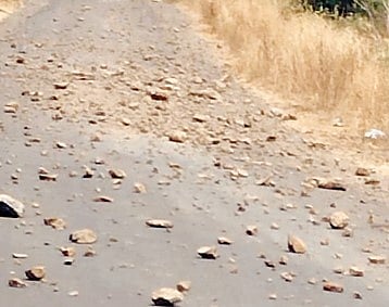 पारनेर : मुरमाची बेकायदा बेसुमार वाहतूक; महसूलचे दुर्लक्ष, प्रवाशांना मनस्ताप