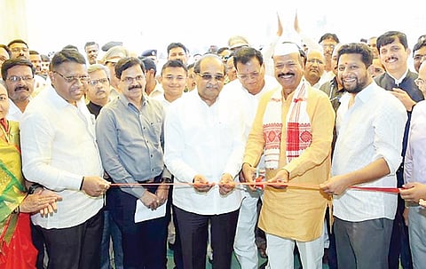 पशुधन लस निर्मितीसाठी पुण्यात प्रयोगशाळा : महसूलमंत्री विखे