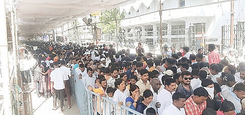 साईनामाने शिर्डीनगरी दुमदुमली; शेकडो पालख्यांचे साईनगरीत आगमन