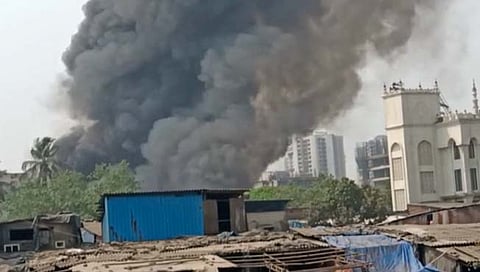 फर्निचर मार्केटला भीषण आग 