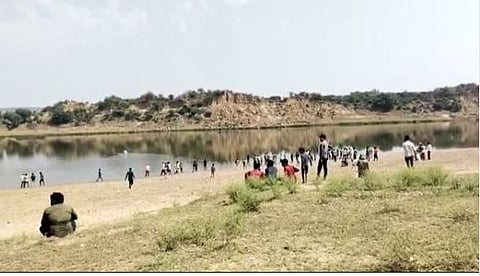 मोठी दुर्घटना : चंबळ नदीत बोट बुडाली, १७ जण बुडले, तिघांचा मृत्‍यू