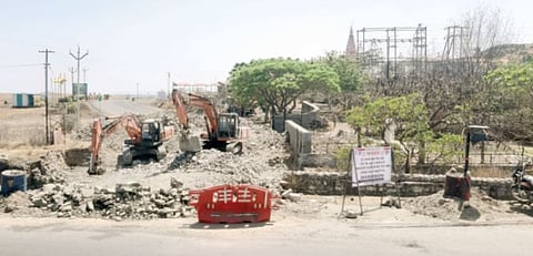 वाहनांना 12 किलोमीटरचा हेलपाटा ; बेलसर-उरुळी कांचन रस्त्यावरील प्रकार