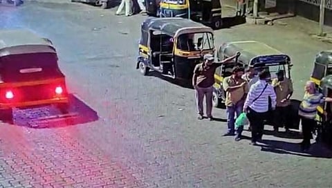 डोंबिवली: जादा भाड्याबाबत विचारल्याने रिक्षा चालकाची प्रवासाला मारहाण