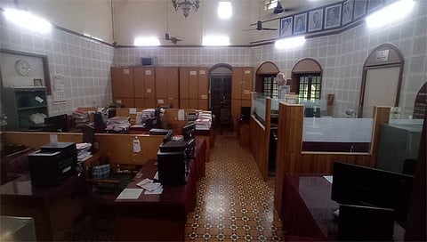 नाशिक : जिल्हाधिकारी कार्यालयात कामबंदमुळे असलेला शुकशुकाट. (छाया: हेमंत घोरपडे) 