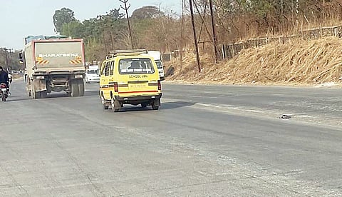 खडकवासला : प्रसंगावधानाने वाचला युवकाचा जीव; दुभाजकाच्या खड्ड्यामुळे अपघात