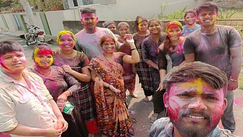 निपाणीत रंगोत्सव  