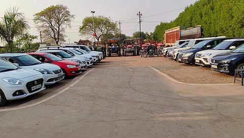 सोलापूर: २५ वाहनांची विक्री करणाऱ्यास अटक; १ कोटी २० लाखांची वाहने जप्त