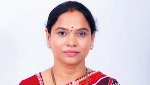 कर्नाटक विधानसभा रणधुमाळी : नाव ‘लक्ष्मी’, हातीही सोनियाचा वाळा