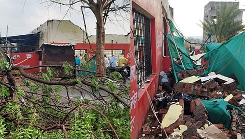 नांदेड : वादळीवाऱ्यासह गारांचा पाऊस; भींत अंगावर पडल्याने एकाचा मुत्यू