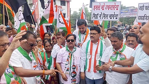 ठाणे: बदलापूर येथे डम्पिंग ग्राउंडविरोधात ‘मविआ’चे आंदोलन