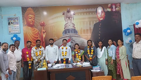 नाशिक : ऑल इंडिया एससी-एसटी रेल्वे एम्प्लाॅइज असोसिएशन कर्षण रेल्वे कारखाना नाशिकरोडच्या नूतन कार्यकारिणीसह मान्यवर.  