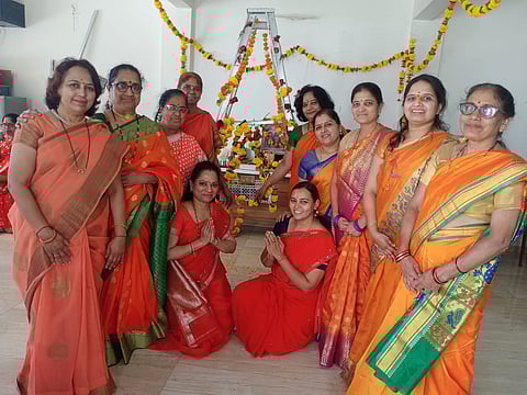 नाशिक : जन्मोत्सवानिमित्त पाळणा गातांना वाचनभिशी समुहातील सर्व महिला. 