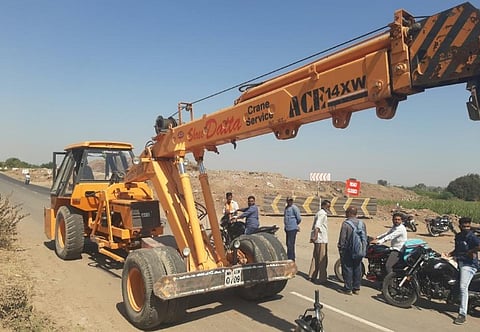 शेळगाव (ता. इंदापूर) येथे झालेल्या अपघातात याच क्रेनने दोघांचा बळी घेतला.