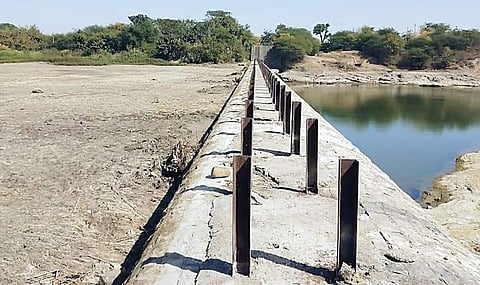 ओतूर : नेतवडचे धरण घेतंय अखेरचा श्वास; पाटबंधारे विभागाला विसर
