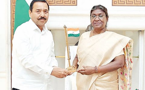 राष्ट्रपती मुर्मू यांनी जाणून घेतली सिंधूताई यांच्या कार्याची माहिती