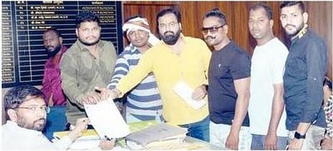 वैद्यकीय कचरा विल्हेवाट ठेका वीस वर्षांपासून एकालाच , राष्ट्रवादी युवक कार्यकर्त्यांचे आयुक्तांना निवेदन