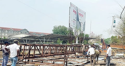 बेकायदेशीर होर्डिंग : कारवाईस स्थगिती देण्यास न्यायालयाचा नकार