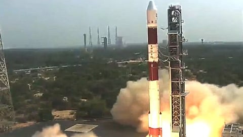 अंतराळात वाढला भारताचा दबदबा! सिंगापूरच्या २ उपग्रहांसह ‘इस्रो’च्या PSLV-C55 चे यशस्वी प्रक्षेपण