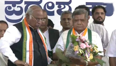 Karnataka election 2023 | कर्नाटकात भाजपला दुसरा मोठा धक्का! माजी मुख्यमंत्री जगदीश शेट्टर यांचा काँग्रेसमध्ये प्रवेश