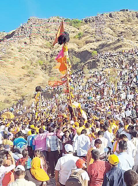 शिखर शिंगणापूरमध्ये ‘हर हर महादेव’चा जयघोष