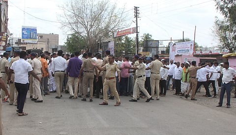 आमदार गोपिचंद पडळकरांनी लगावली ग्रा.पं. सदस्याच्या कानशिलात
