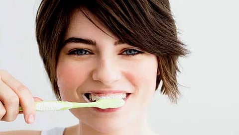  ब्रश केल्याने  फायदे   