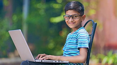 शाळेतील मुलांना देणार मोफत चष्मे !