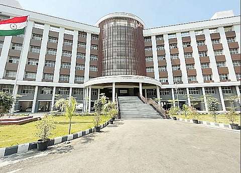 नगर : कृषी, उद्योग, पर्यटनाला प्राधान्य द्या ; जिल्हाधिकारी सिद्धाराम सालीमठ यांचे निर्देश